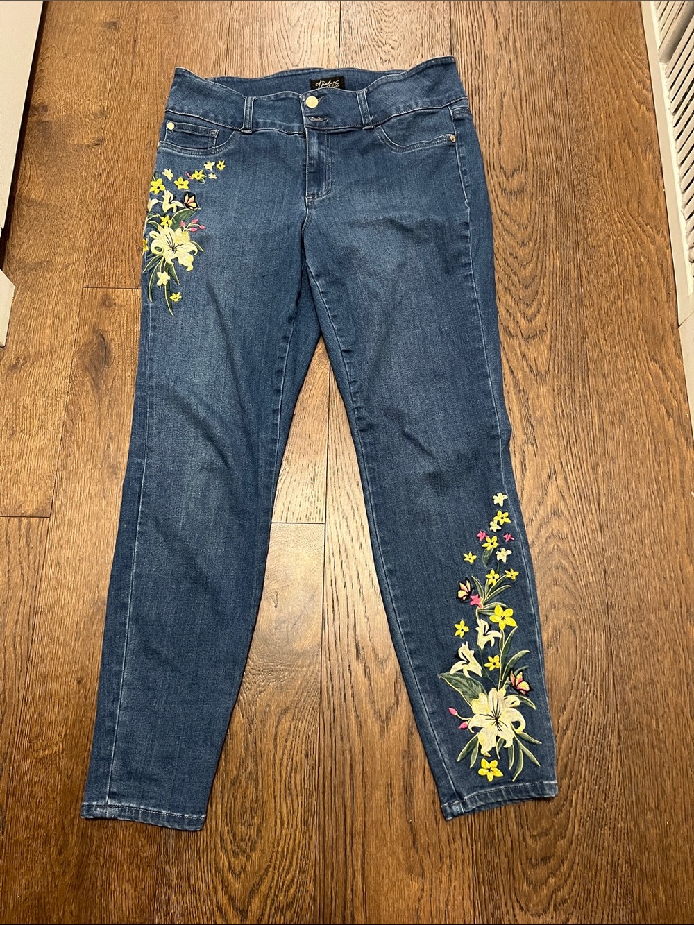 Thalia Sodi Dark Blue Skinny Jeans with Floral Embroidery